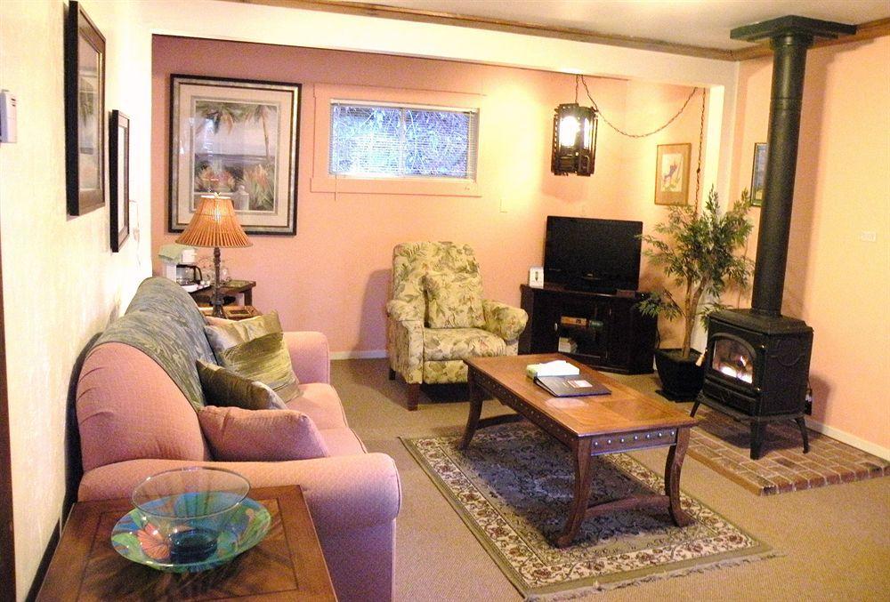 Fern Grove Cottages 盖尔南韦尔 外观 照片