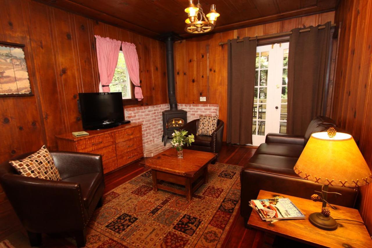 Fern Grove Cottages 盖尔南韦尔 外观 照片